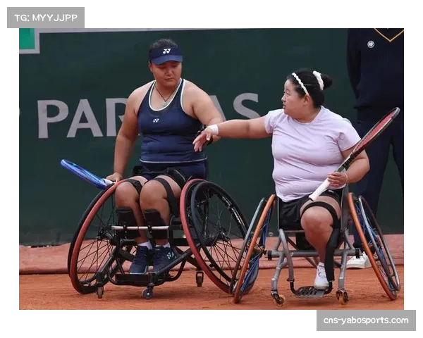 贾家乐等青少年轮椅网球新锐 慈善表演赛收获专业球拍鼓励